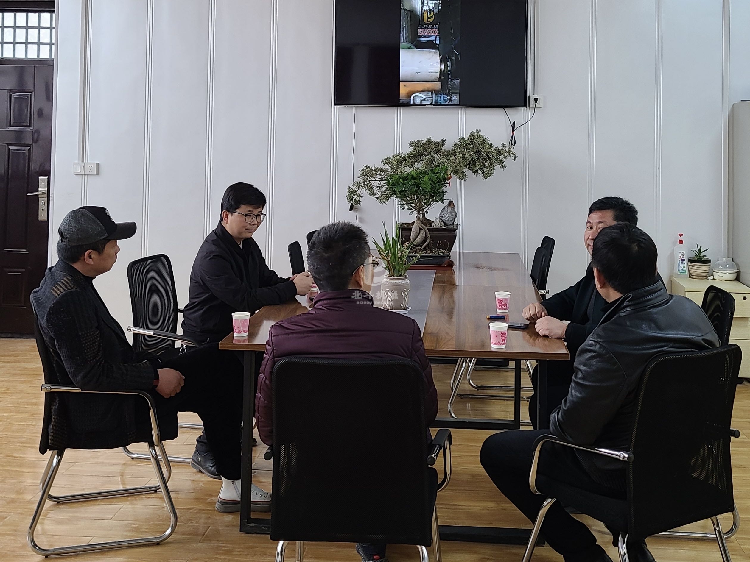 歡迎新疆客戶前來我公司洽談炭化機生產(chǎn)線設備