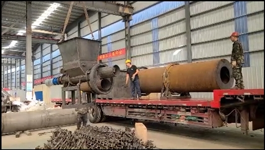 祝賀福建客戶定制的椰殼炭化設(shè)備開(kāi)始裝車(chē)