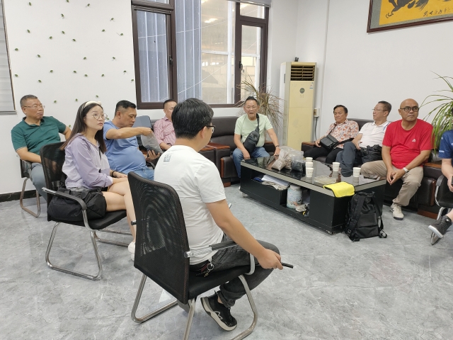 一場與客戶關(guān)于連續(xù)式炭化機(jī)的技術(shù)交流會