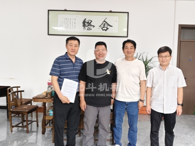 韓國(guó)客戶定制!北斗機(jī)械豬糞炭化機(jī)簽約成功